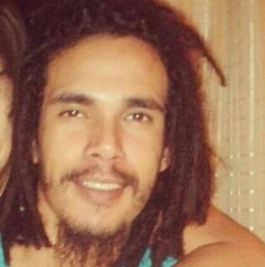 Jovem tinha 24 anos e morreu após ser esfaqueado.