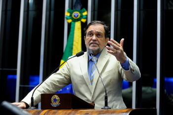 Pinheiro deixa o Senado com um 'até logo'