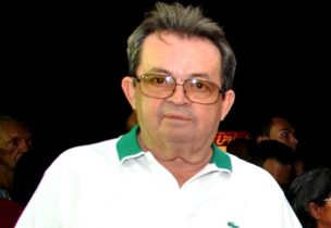 Prefeito acha que o vereador tenta criar situação, pois segundo ele está em baixa e corre risco de não se reeleger
