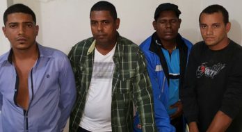 Policiais acharam maconha, crack e cocaína dentro de táxi em que estava o grupo