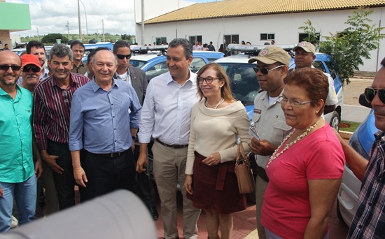 Entrega de viaturas aconteceu no estacionamento do IFBA | Foto: Raimundo Mascarenhas