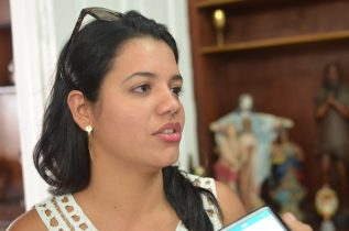 Elaine comenta sobre a sugestão do nome do “Dr. Sérgio.