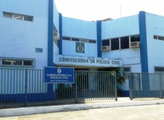 Delegado está preso na Corregedoria.