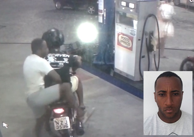 Tita montando na moto após tomar o dinheiro do frentista | Foto reprodução das imagens do posto