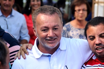 Bobô onde chega é mais assediado como jogador que político