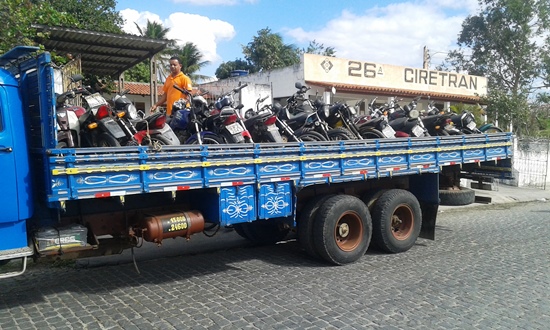 A carga deste foi com 26 motos e o próximo trará 37 | Foto: Raimundo Mascarenhas