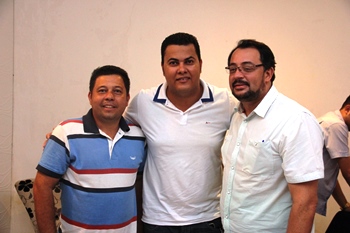 Paulinho ao lado de dois pré-candidatos a vice, Osmilton e Rosalvo | Foto: Raimundo Mascarenhas