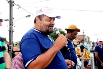 Reninho falando durante a comemoração do Dia do Trabalho que ajudou a tornar o mais tradicional do interior da Bahia | Foto: arquivo Raimundo Mascarenhas