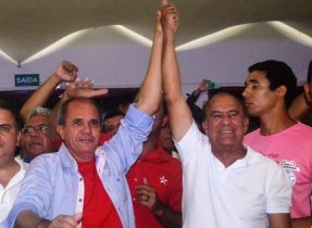 Ferreirinha (de branco) já governou o município