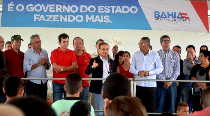 Cássio Peixoto em Candeal assinatura da ordem de serviços para sistema de abastecimento de água | Foto: