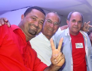 Osni não explicou os motivos, mas parecia estar firme no apoio durante a convenção que homologou Ferreirinha e Paulo Bahia