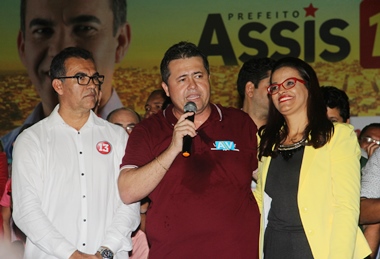 Alex que esteve ha quatro anos disputando a vice, agora é representado na chapa pela esposa Val | Foto: Raimundo Mascarenhas