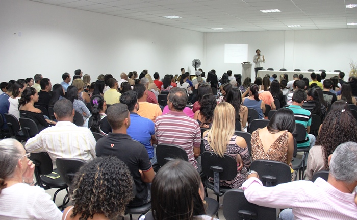 Auditório lotado para um grande ato | foto: Raimundo Mascarenhas