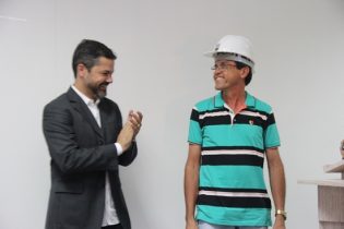 Jackson Lima administra muita coisa, mas deseja receber o diploma de engenheiro | foto: Raimundo Mascarenhas