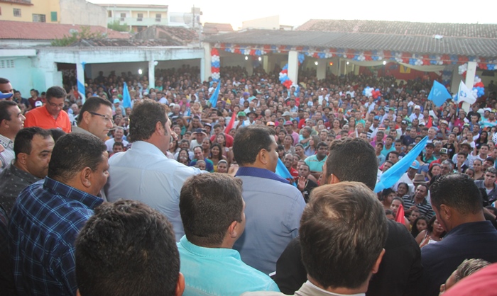 Cada orador fez questão de tocar nos problemas jurídicos enfrentados pelo prefeito afastado Ranulfo Gomes | Foto: Raimundo Mascarenhas