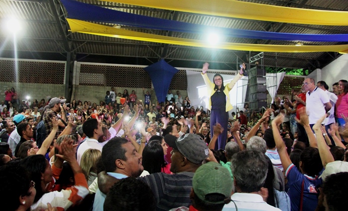 Aniversariante assoprou a velinha em plena convenção | Foto: Raimundo Mascarenhas