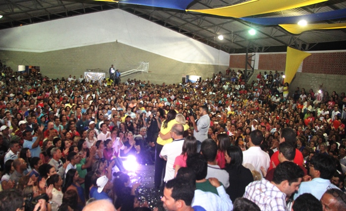 A militância cantou e dançou do inicio ao fim as musicas da campanha passada e conheceram as novidades para este ano | foto: Raimundo Mascarenhas