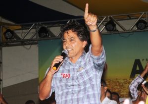 Ricardo foi levar o recado do seu pai e aproveitou para dar o recado dele | foto: Raimundo Mascarenhas