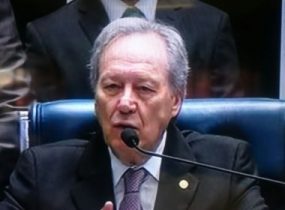 Votação foi adiada para quarta-feira