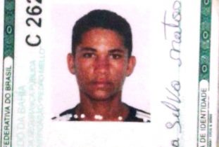 Jovem chegou a ser levado para o hospital, mas não resistiu aos ferimentos