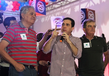 Tom articulou a junção dos ex-prefeitos Vertinho e Renato para tentar derrotar Assis que busca a reeleição | Foto: Raimundo Mascarenhas