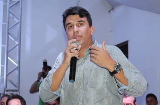 Adriano Lima foi vice-prefeito no primeiro mandato do prefeito Osni Cardoso, rompeu e virou oposição no mesmo mandato