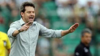 Treinador tem a grande missão de tirar o Leão da zona de rebaixamento