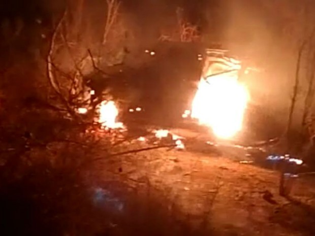 Homem morre carbonizado após ficar preso pelo cinto de segurança na Bahia