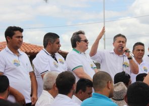 Alex ao se referir ao concorrente de Nelson que não é de Nordestina, pediu para a população não aventurar | Foto: Raimundo Mascarenhas