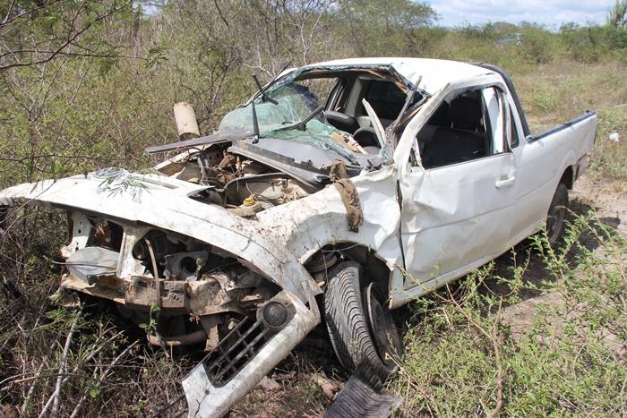 Cabine ficou praticamente intacta, o que pode ter salvado os ocupantes | Foto: Raimundo Mascarenhas