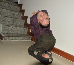 Mesmo com grande deficiência Claudio diz ser uma pessoa feliz | Foto: Ed Santos