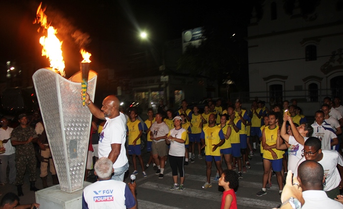 Como nos Jogos Olímpicos, a pira do Fogo Simbólico acesa é bastante festejada | foto: Raimundo Mascarenhas