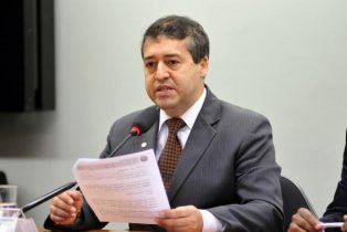 Nogueira afirmou que o padrão normal e legal continuará sendo o de oito horas diárias e 44 horas semanais, sem alterações para os trabalhadores