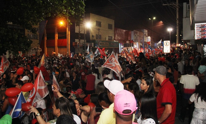 Último domingo de campanha que a coligação A Voz do Povo utilizou o centro da cidade levou uma grande multidão | foto: Raimundo Mascarenhas