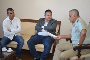 Deputado e prefeito mostraram ao comandante o porque da grande necessidade de implantar a Cipe em Coité