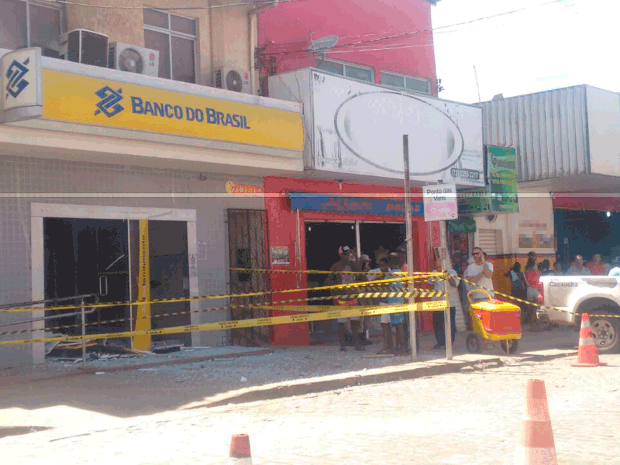 Ataque ocorreu por volta das 3h deste sábado (15)