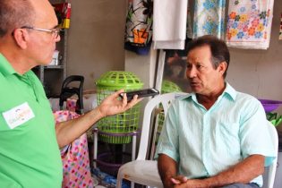 Laurindo chegou a se candidatar a prefeito em 2008, mas tinha dupla filiação e desistiu, para não correr risco, colocou sua esposa que foi eleita e reeleita