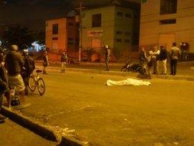 Motorista do veículo ficou ferido e foi levado para hospita