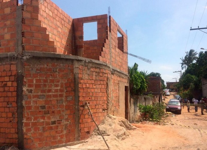 Acidente mata vô e neto em obra na região metropolitana de Salvador (Foto: Alan Oliveira/G1)