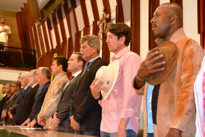gika-lopes-audiencia-em-pro-da-vaquejada-na-alba-foto-1