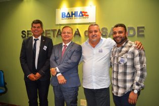 Prefeito de Queimadas André Andrade (de branco) esteve na audiência