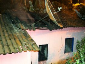 Homem colocou fogo na casa da mãe, após matar a esposa