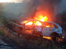 Veículos pegaram fogo após batida na BR-101, no recôncavo baiano