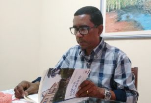 Desejo de Carlos Neves é que sua poesia chegue a Capecó