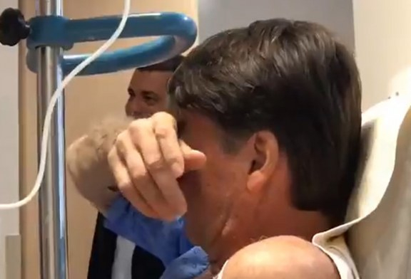 Bolsonaro chora ao ouvir música romântica