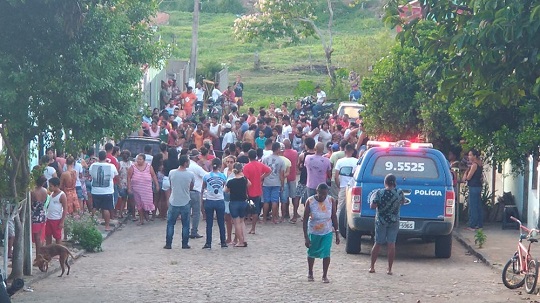 Primas de 2 e 12 anos morrem após serem atropeladas por carro