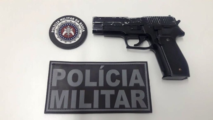 Menor portando simulacro de pistola é apreendido em escola de Coité