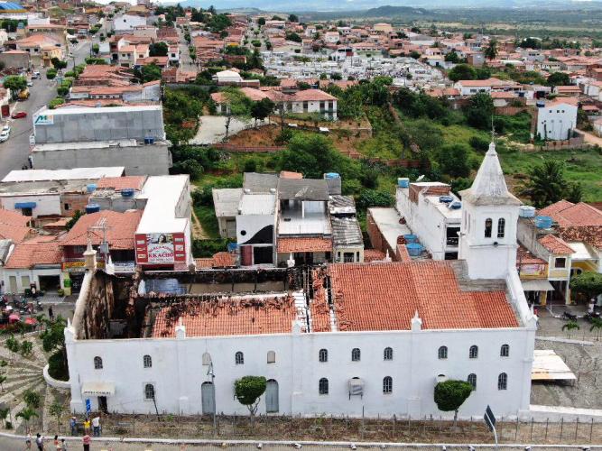 Guardada as devidas proporções, igreja de Monte Santo pode se ...
