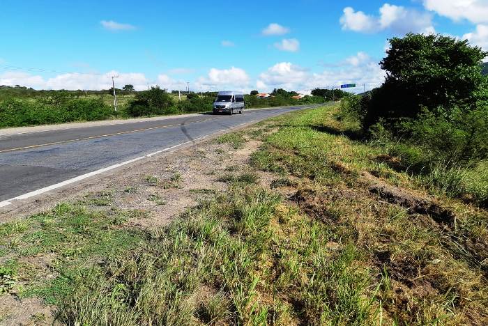 Carro que transportava prefeito e três vereadores de 