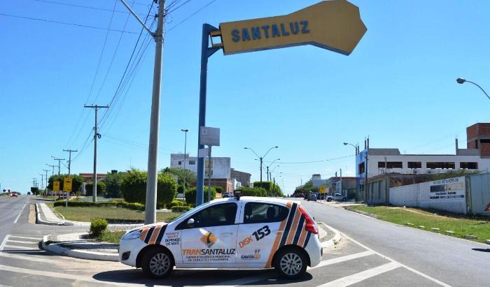 Prefeitura de Santaluz faz entrega de veículos a quatro secretarias